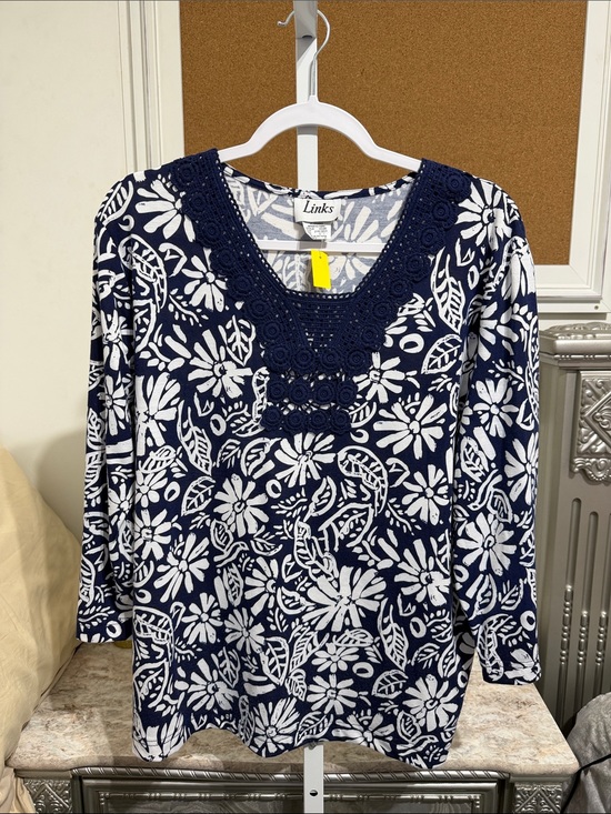 Links Tops - 🚨(4/$10) Links 3/4 Sleeve Lace Neckline Blouse Blue/White Size L